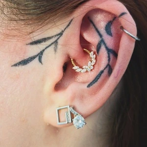 Nordik Piercing: piercing daith et piercing helix