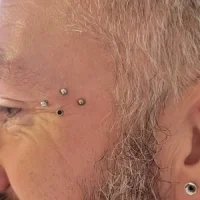Nordik Piercing: double piercing œil de chat