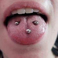 Nordik Piercing: piercing Venom et piercing langue