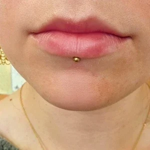 Nordik Piercing: piercing labret centré