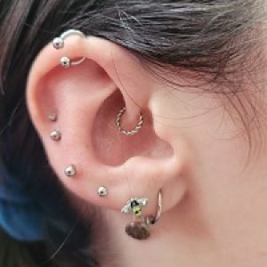 Nordik Piercing: piercing helix vertical
